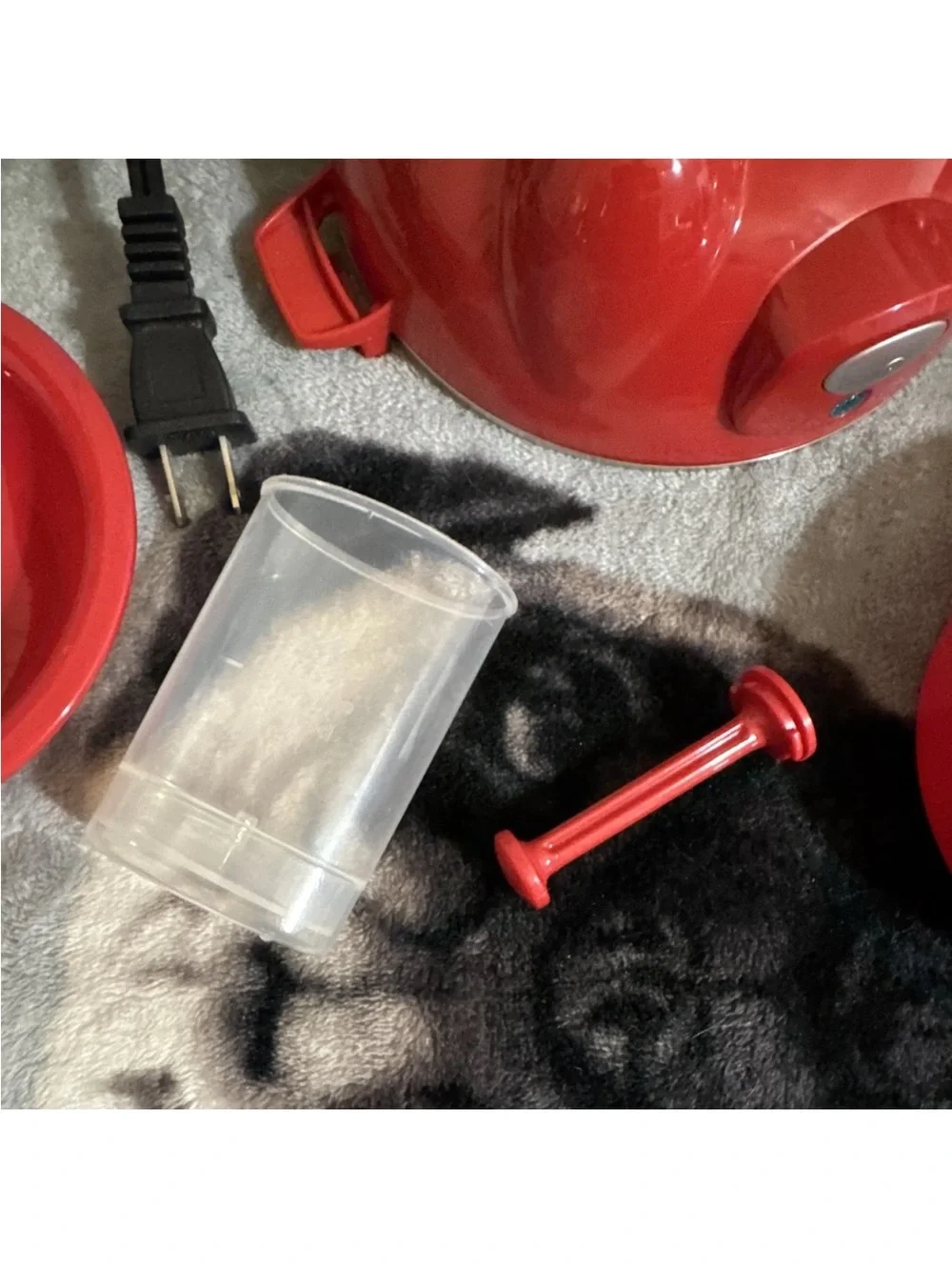 Dash DEC005RD Electric Egg Cooker 7-Egg Poaching 360W 120V Red
